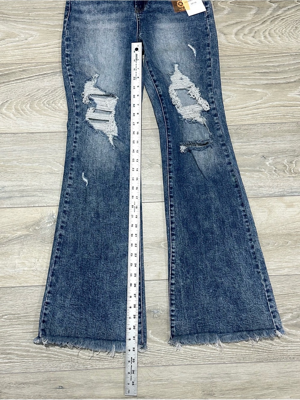 Risen NWT High Rise Distressed Flare Jeans Women’s 7/28 Medium Wash - Picture 7 of 10